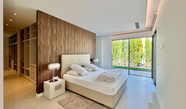 Resale - Villa -
Orihuela - Las Colinas Golf