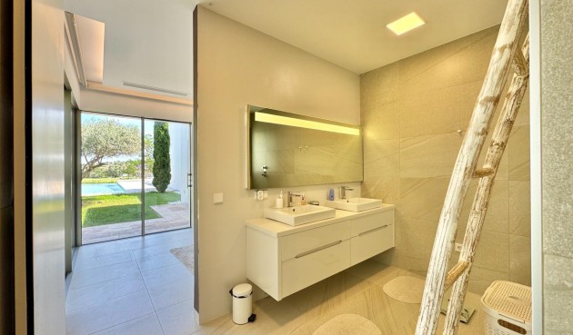 Resale - Villa -
Orihuela - Las Colinas Golf