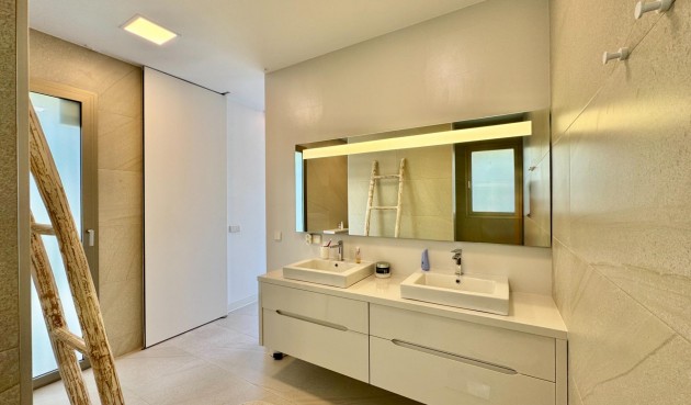Resale - Villa -
Orihuela - Las Colinas Golf