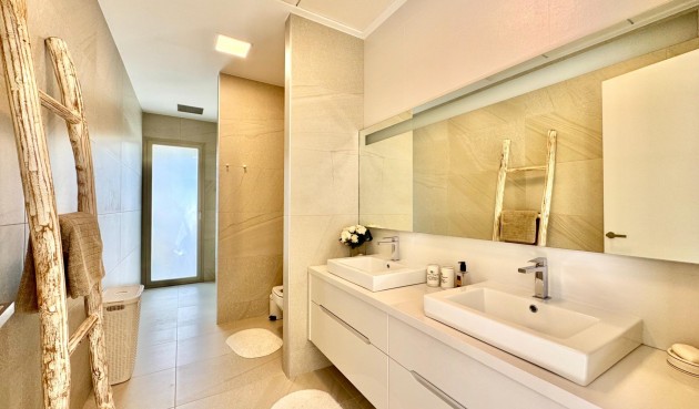 Resale - Villa -
Orihuela - Las Colinas Golf