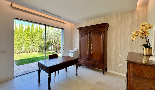 Resale - Villa -
Orihuela - Las Colinas Golf