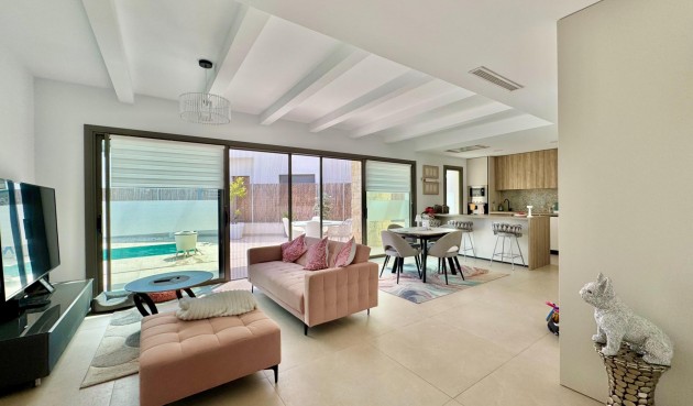 Resale - Villa -
San Miguel de Salinas - Blue Lagoon - Galán