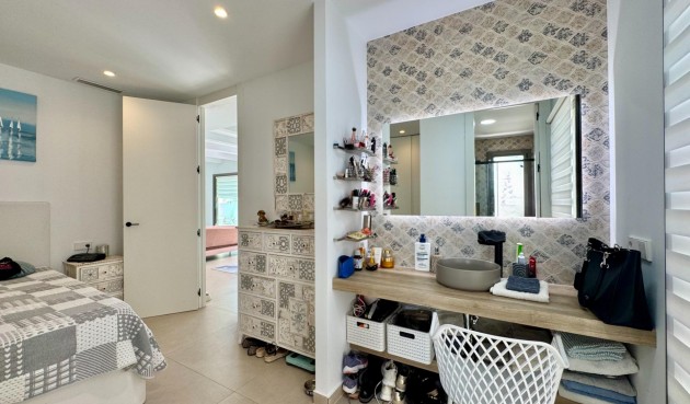 Resale - Villa -
San Miguel de Salinas - Blue Lagoon - Galán