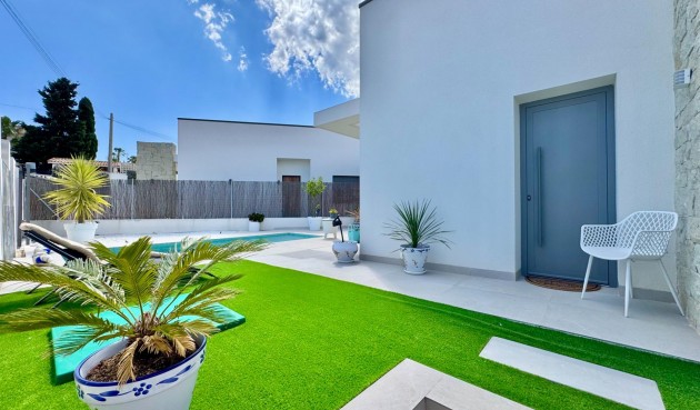 Resale - Villa -
San Miguel de Salinas - Blue Lagoon - Galán