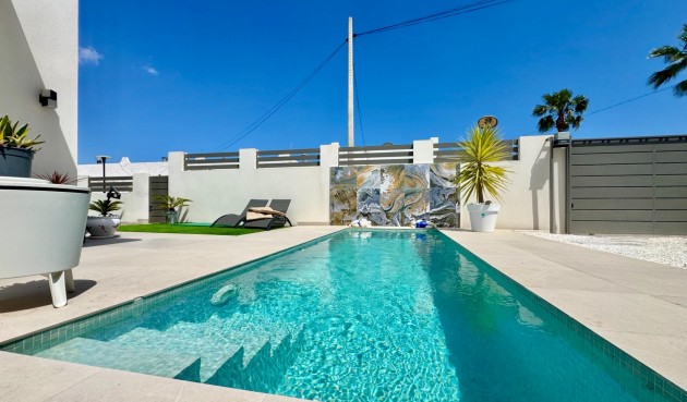 Resale - Villa -
San Miguel de Salinas - Blue Lagoon - Galán