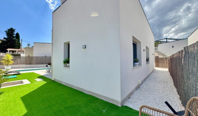 Resale - Villa -
San Miguel de Salinas - Blue Lagoon - Galán