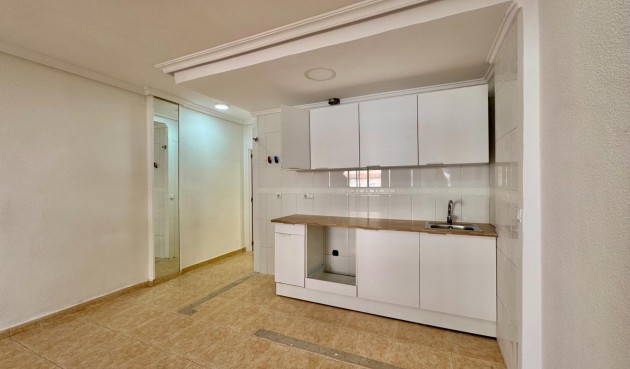 Resale - Apartment -
Torrevieja - Centro