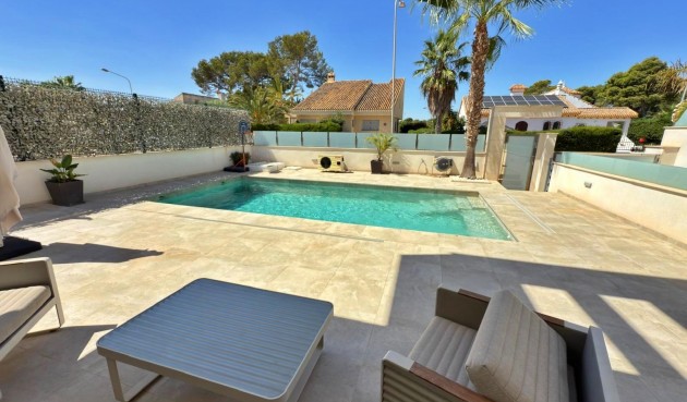 Återförsäljning - Villa -
Orihuela Costa - Villamartín