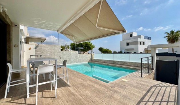 Resale - Villa -
San Miguel de Salinas - Bellavista