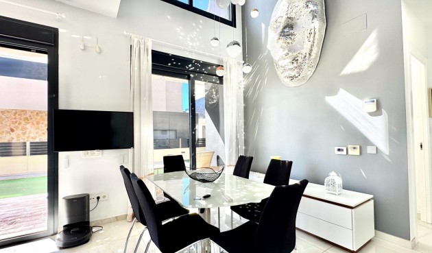 Resale - Villa -
Orihuela Costa - Lomas de Cabo Roig