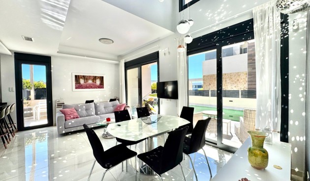 Resale - Villa -
Orihuela Costa - Lomas de Cabo Roig