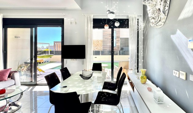 Resale - Villa -
Orihuela Costa - Lomas de Cabo Roig