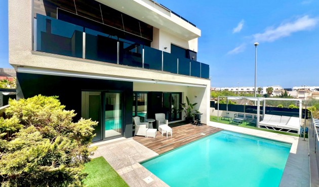 Resale - Villa -
Orihuela Costa - Lomas de Cabo Roig