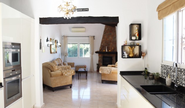 Återförsäljning - Villa -
Orba - Inland