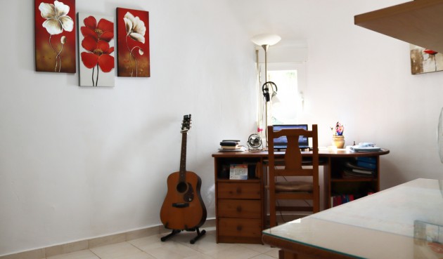 Återförsäljning - Villa -
Orba - Inland