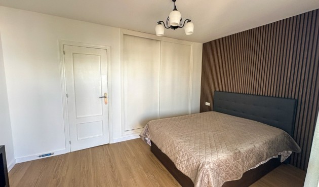 Resale - Villa -
Villamartin - Costa Blanca