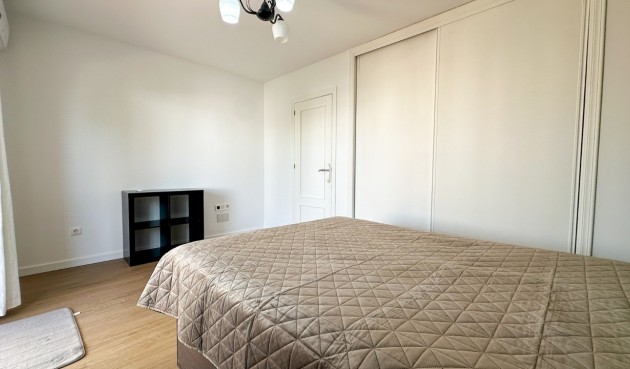 Resale - Villa -
Villamartin - Costa Blanca