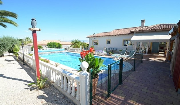 Brukt - Villa -
Campos del Río - Inland