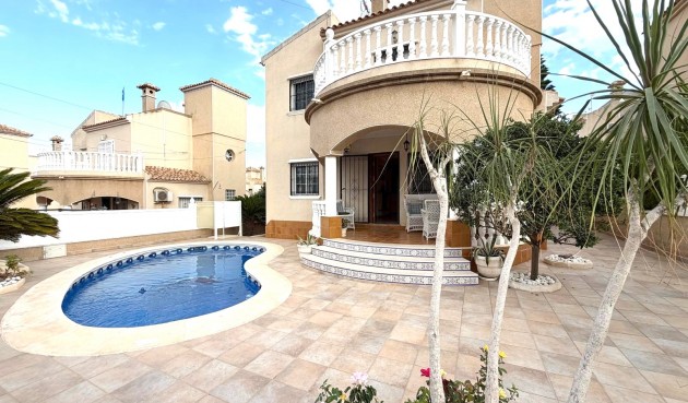 Brukt - Villa -
Orihuela Costa - Costa Blanca