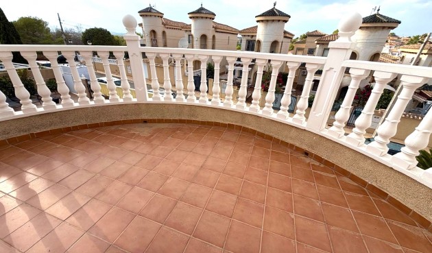 Brukt - Villa -
Orihuela Costa - Costa Blanca