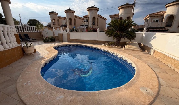 Brukt - Villa -
Orihuela Costa - Costa Blanca