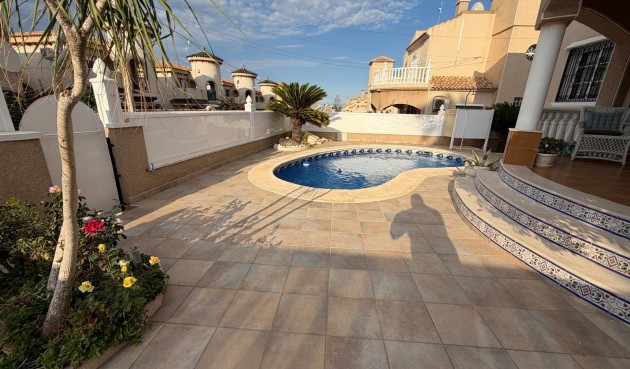 Brukt - Villa -
Orihuela Costa - Costa Blanca