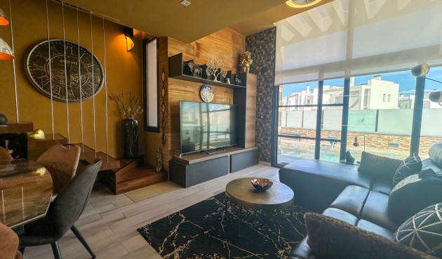 Brukt - Villa -
Cabo Roig - Costa Blanca