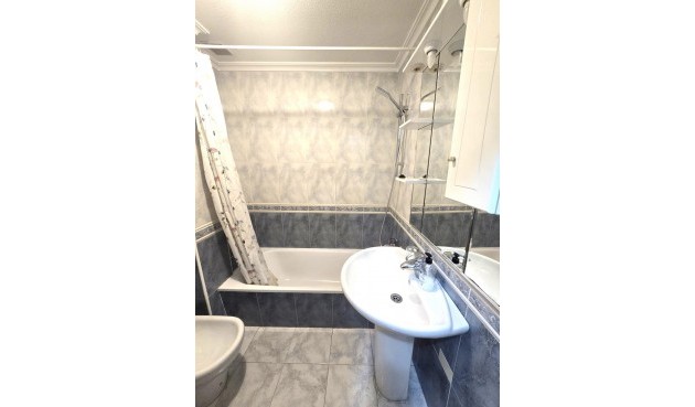 Brukt - Apartment -
Torrevieja - Las Piscinas Naturales