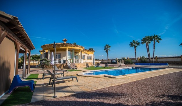 Brukt - Villa -
Catral - Costa Blanca