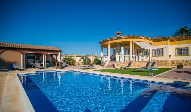 Brukt - Villa -
Catral - Costa Blanca