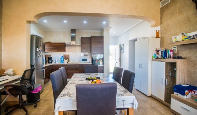 Brukt - Villa -
Catral - Costa Blanca