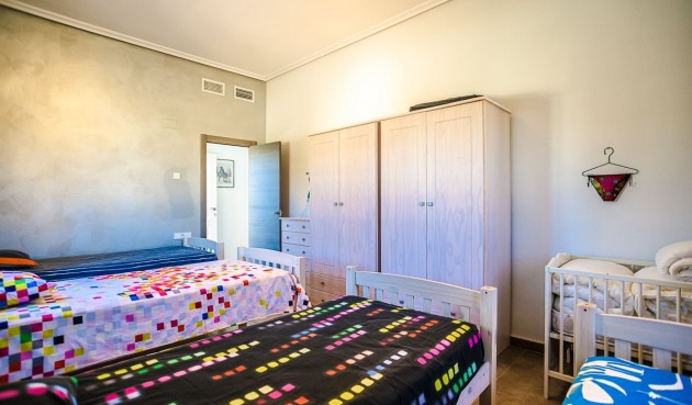 Brukt - Villa -
Catral - Costa Blanca