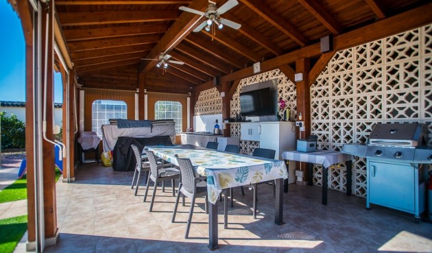 Brukt - Villa -
Catral - Costa Blanca