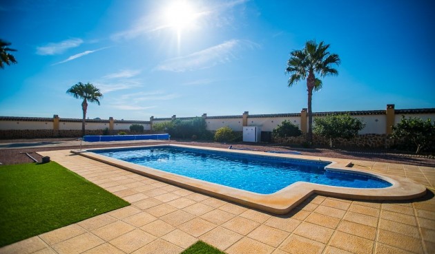 Brukt - Villa -
Catral - Costa Blanca