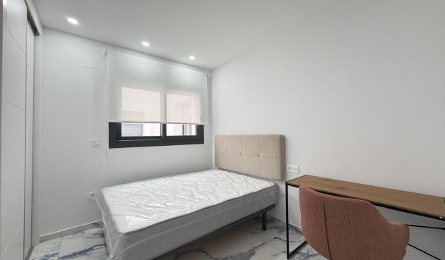 Brukt - Apartment -
Torrevieja - Estacion De Autobuses