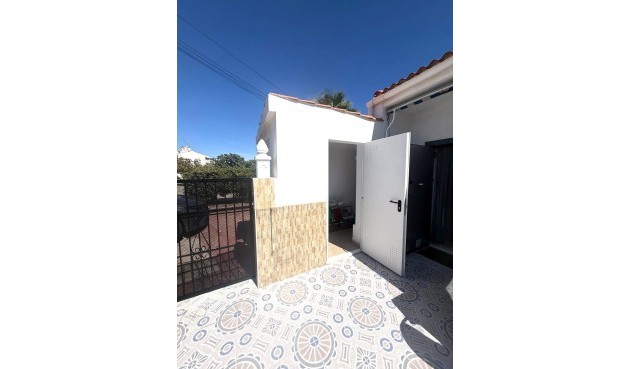 Resale - Bungalow -
Torrevieja - Torretas