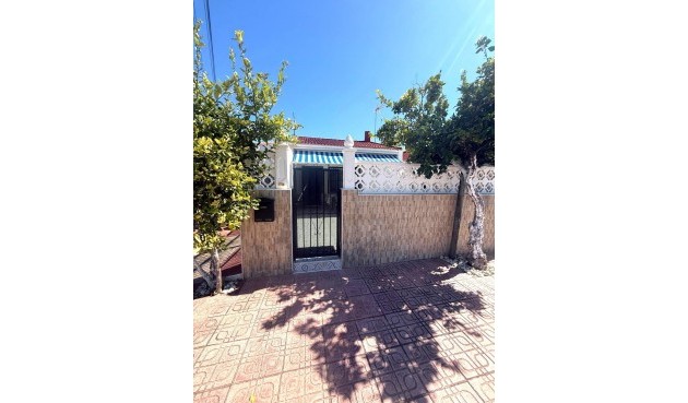 Resale - Bungalow -
Torrevieja - Torretas