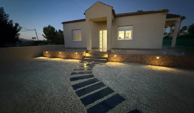 Brukt - Villa -
Catral - Costa Blanca