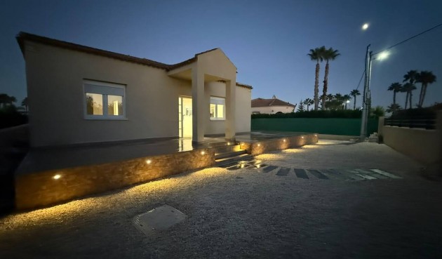Brukt - Villa -
Catral - Costa Blanca