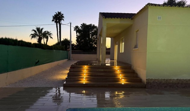 Brukt - Villa -
Catral - Costa Blanca