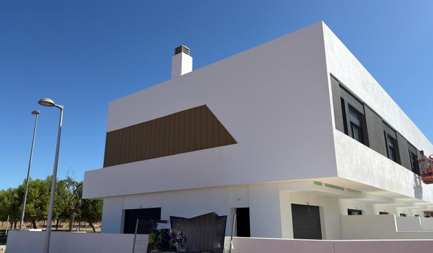 Nybygg - Town House -
Pilar de la Horadada - pueblo