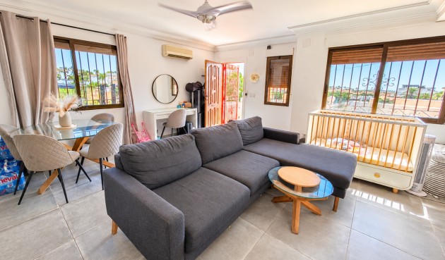 Återförsäljning - Villa -
Villamartin - Costa Blanca