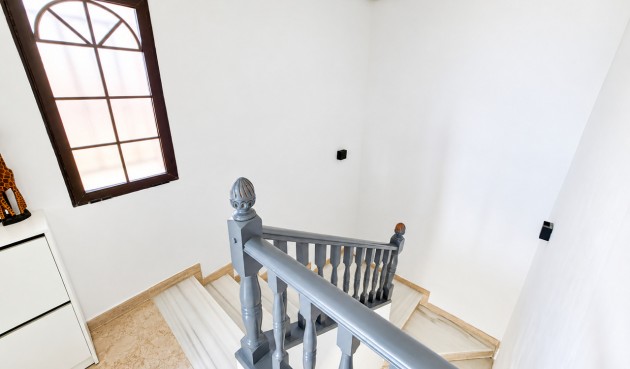 Återförsäljning - Villa -
Villamartin - Costa Blanca