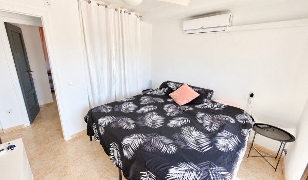 Återförsäljning - Villa -
Villamartin - Costa Blanca