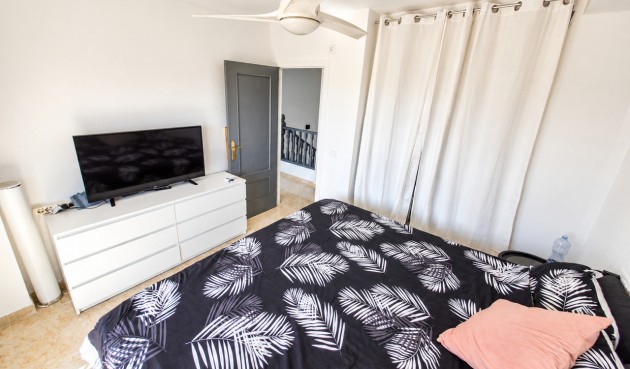 Återförsäljning - Villa -
Villamartin - Costa Blanca