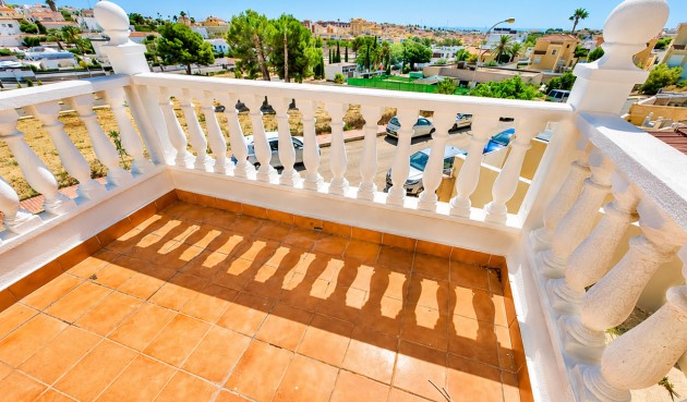 Återförsäljning - Villa -
Villamartin - Costa Blanca