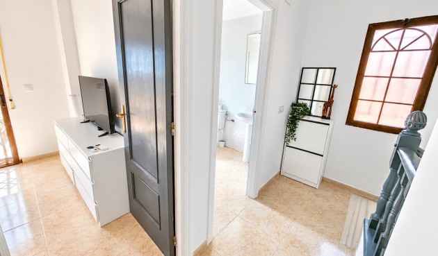 Återförsäljning - Villa -
Villamartin - Costa Blanca