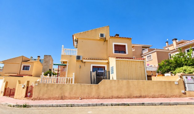Återförsäljning - Villa -
Villamartin - Costa Blanca