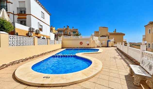 Återförsäljning - Villa -
Villamartin - Costa Blanca