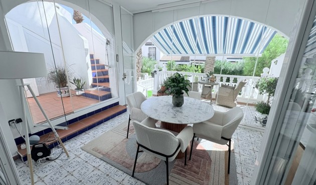 Brukt - Villa -
Villamartin - Costa Blanca